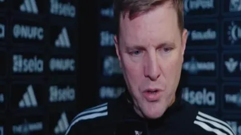 萨拉赫告别红军赴非洲杯，利物浦中场真空，球迷心情忐忑！