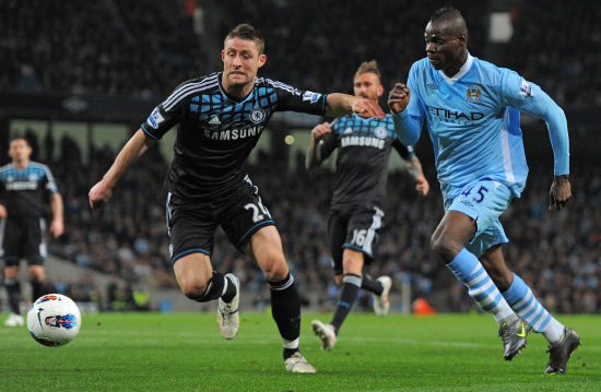 张玉宁安慰被红牌罚下的林良铭！.